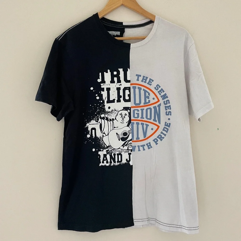 True Religion Half Split Logo‎ Graphic Tee Mens Medium Urban Street Preppy Shirt